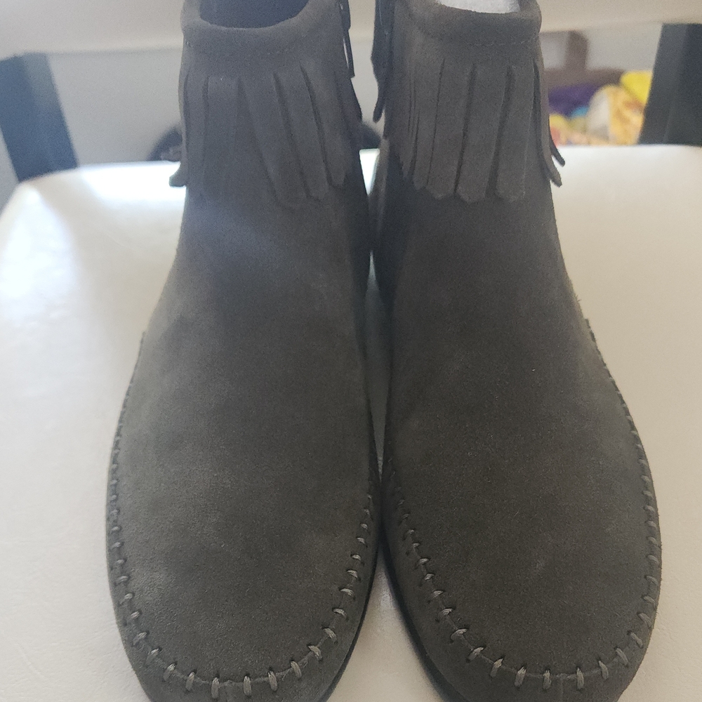 AEROSOLES Green Suede Ankle Boots